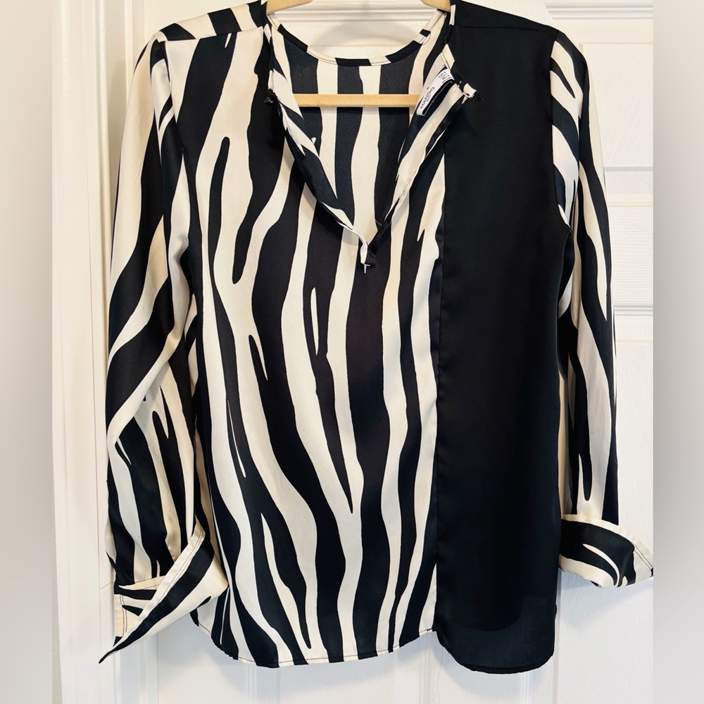 MANGO Black and White Zebra Print Women's Top. Size M/L - Picture 3 of 4